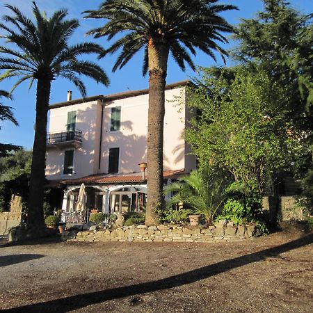 Hotel Ristorante Il Caminetto Diano Marina Exterior photo