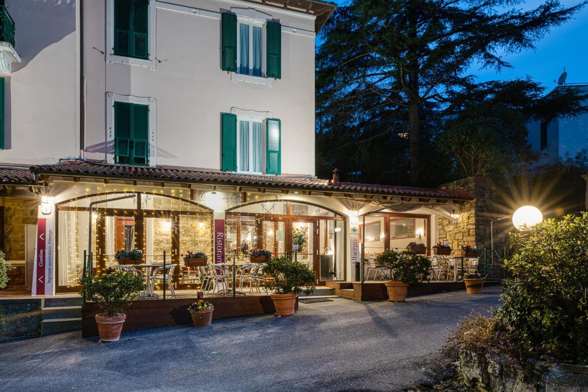 Hotel Ristorante Il Caminetto Diano Marina Exterior photo