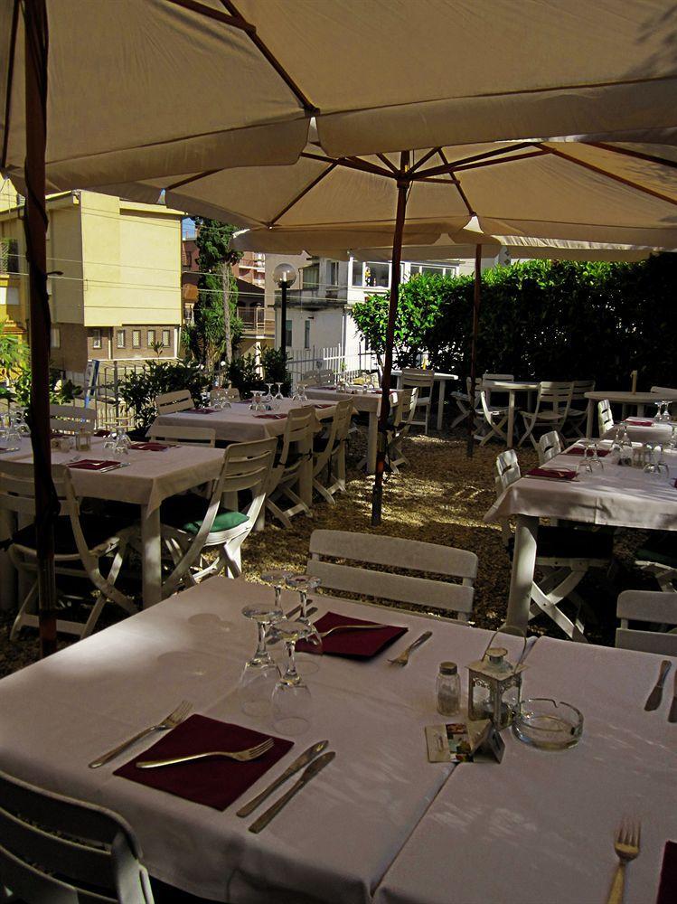 Hotel Ristorante Il Caminetto Diano Marina Exterior photo